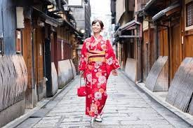 How to Wear a Traditional Japanese Kimono
