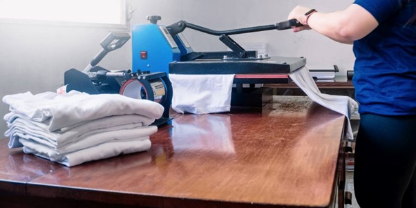 Navigating the World of T-Shirt Printing: Choosing the Ideal Machine for Small Businesses