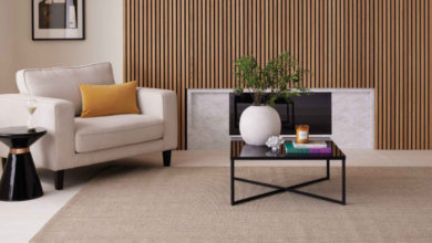 How to Style Black Skirting Boards with Light-Colored Walls?