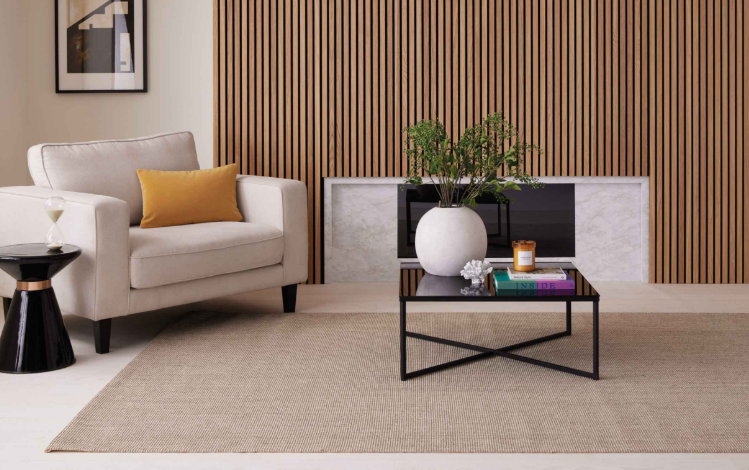 How to Style Black Skirting Boards with Light-Colored Walls?